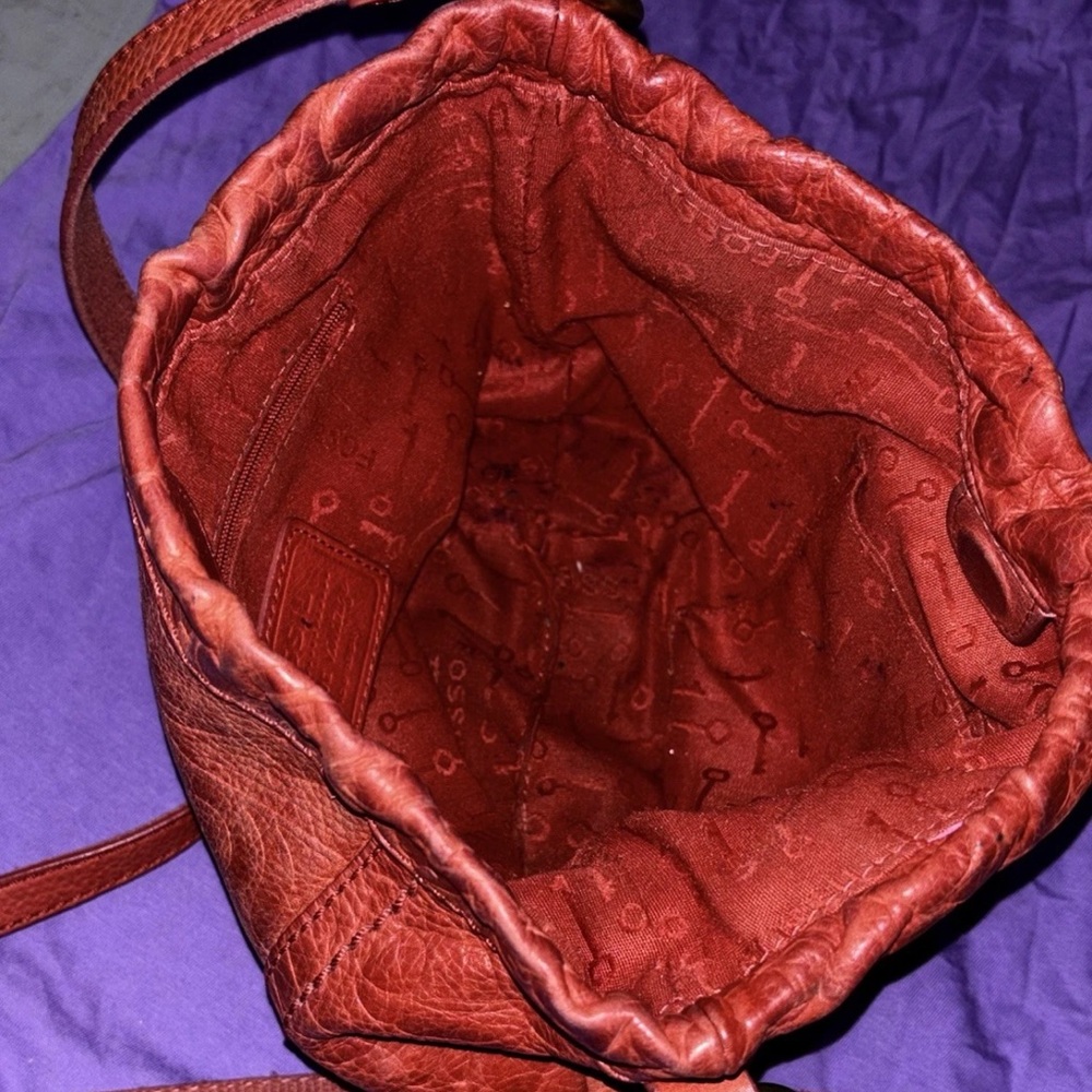 Fossil VTG Talita drawstring Crossbody Hobo bag Tooled Genuine Rust Red Leather - Picture 7 of 9